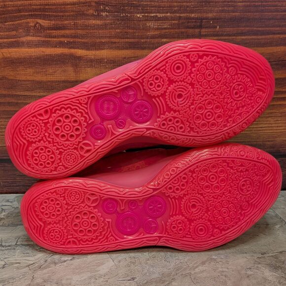 Athletic_Shoes